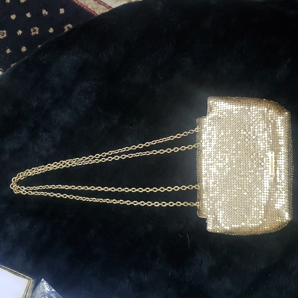 BCBGMaxAzria Party Cluches Gold - Picture 2 of 6